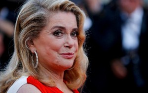 'Huyền thoại' Catherine Deneuve 'gây bão' với quan điểm: đàn ông có quyền 'quấy rầy'