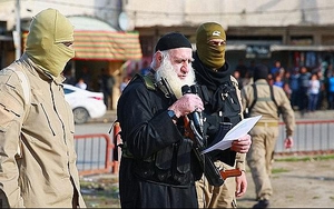 Đao phủ 'Râu trắng' máu lạnh của IS được thả ngay sau khi sa lưới vì đút lót