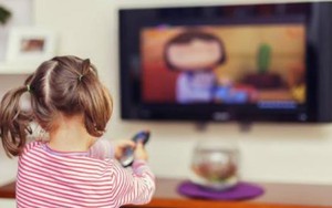 Trẻ em xem tivi và chơi điện tử nhiều sẽ bị rối loạn giấc ngủ