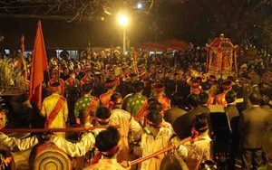 Tết đến Xuân về lại lo chuyện 'lễ hội và lòng tham'