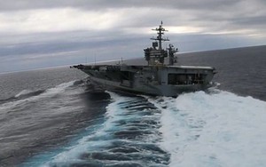 Video màn trình diễn ngoạn mục của tàu sân bay Mỹ trên Đại Tây Dương