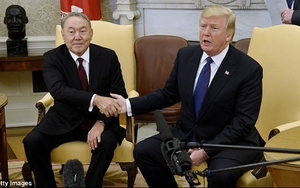 Video Tổng thống Donald Trump chỉ thẳng mặt, đuổi phóng viên CNN ra ngoài