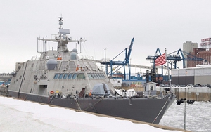 Lý do chiến hạm mới của Mỹ 'chết cứng' ở cảng Canada