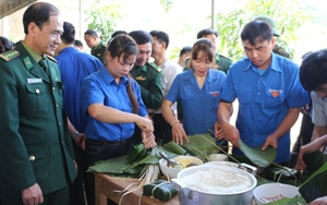 'Tết ấm biên cương' tại xã vùng biên Tam Hợp, huyện Tương Dương, Nghệ An