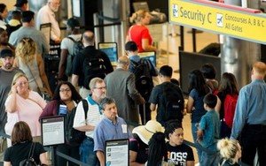 Mỹ dỡ bỏ lệnh cấm người tị nạn từ những nước có 'nguy cơ cao' về khủng bố