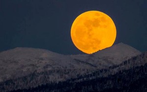 Siêu trăng máu xuất hiện sau 150 năm rực đỏ bầu trời thế giới