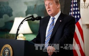 Tổng thống Donald Trump muốn trang bị vũ khí cho... giáo viên