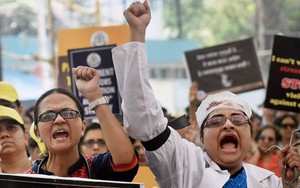 Sợ người nhà bệnh nhân đánh, bệnh viện thuê vệ sĩ cho bác sĩ