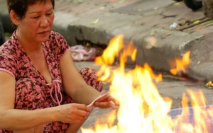 Ứng xử ra sao với vàng mã? (kỳ 2): Gần chục năm... lúng túng