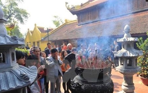 Khẩn trương làm rõ thông tin cán bộ kho bạc đi lễ trong giờ làm việc