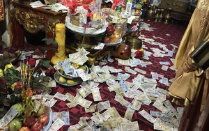 Rải tiền lẻ tại đền Bà Chúa Kho - sự chuyển hướng tín lý?