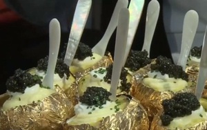 VIDEO: Những món ăn dát vàng tại bữa tiệc Oscar