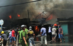 Cháy kinh hoàng thiêu rụi nhiều căn nhà ở thành phố Mỹ Tho, Tiền Giang