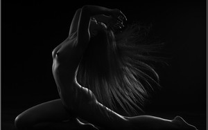 Ảnh khỏa thân, đã 'cởi trói' được chưa: Hãy phá bỏ quan niệm lỗi thời