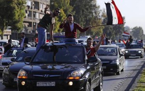 VIDEO: Chặn được 71 quả tên lửa, người Syria đổ ra đường ăn mừng