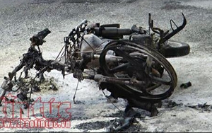 Thanh niên châm lửa đốt xe máy, cửa ngõ sân bay Tân Sơn Nhất rối loạn