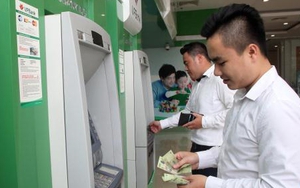 Dừng tăng phí rút tiền ATM đợi dư luận... đồng thuận