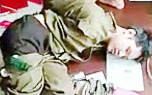 Tóm tên cướp khống chế 3 con tin rồi bắt chủ nhà ra ngân hàng rút tiền vì chê ít