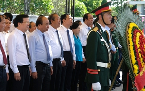 Thủ tướng Nguyễn Xuân Phúc dâng hương tại Nghĩa trang Liệt sĩ Trường Sơn, Đường 9