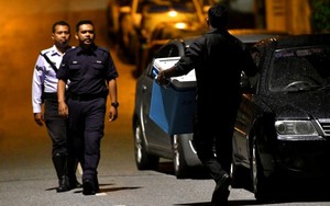 Cảnh sát Malaysia thu giữ 72 bao tải tiền, 284 túi xách hàng hiệu từ nhà cựu Thủ tướng Najib Razak