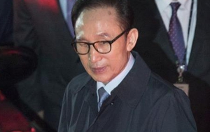 Cựu Tổng thống Hàn Quốc Lee Myung-bak chính thức hầu tòa