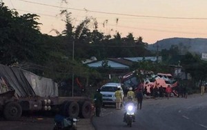 Xe khách đâm vào vách núi, 2 người chết, 21 người bị thương