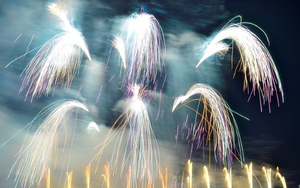 Nhặt 'sạn' trong đêm pháo hoa 'Nhịp cầu hạnh phúc'