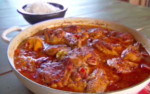 Nghịch tử giết mẹ già 80 tuổi vì bà không nấu món cà ri gà