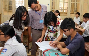 Gần 95.000 thí sinh Hà Nội thi vào lớp 10 tập trung làm thủ tục tại các điểm thi