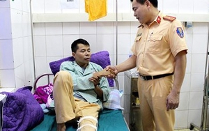 Điều khiển xe máy tốc độ cao đâm thẳng vào chiến sĩ cảnh sát đường thủy