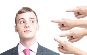 Kẻ cướp đe dọa