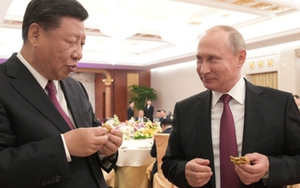 VIDEO: Tổng thống Nga Putin cán bột, trổ tài làm bánh bao
