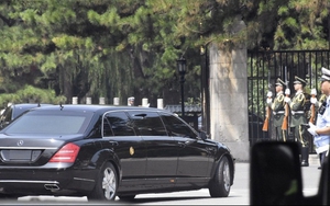 Đoàn xe hộ tống đưa nhà lãnh đạo Triều Tiên Kim Jong-un về nhà khách Điếu Ngư Đài, Trung Quốc