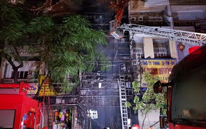 130 lính cứu hỏa vất vả dập tắt đám cháy trên đường Hải Thượng Lãn Ông, TP HCM