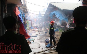 Tan hoang chợ Sóc Sơn sau đám cháy rạng ngày 21/6