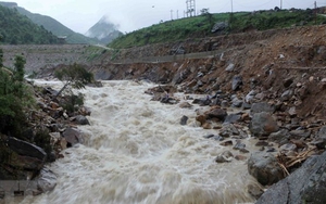 Nhiều thí sinh thi THPT quốc gia ở Lai Châu vắng mặt vì lũ cuốn trôi xe, mất cầu...