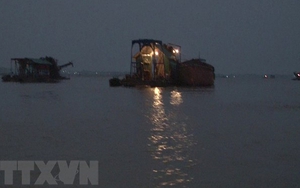 Vụ cát tặc lộng hành gần tàu cảnh sát: Sẽ xử lý nghiêm nếu vi phạm