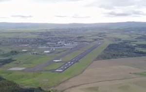 VIDEO: Thót tim khoảnh khắc thiết bị không người lái lượn sát máy bay chở 850 khách