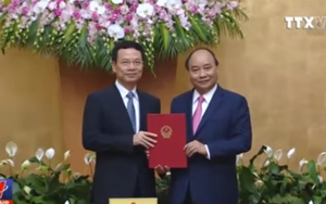VIDEO Thủ tướng trao quyết định quyền Bộ trưởng Thông tin và Truyền thông cho ông Nguyễn Mạnh Hùng