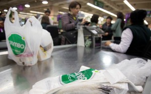 Chile cấm túi nilon: Mất vài giây tiện dụng, thế giới mất 400 năm trả giá