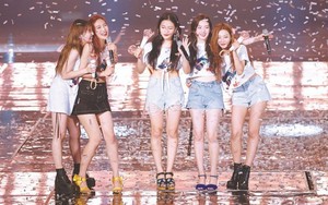 Nhóm nhạc Red Velvet tái xuất: Lập kỳ tích với 'Power Up'