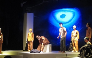 Kịch Lưu Quang Vũ: Hâm nóng quá khứ để tìm lời giải cho hôm nay