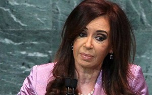 Cảnh sát Argentina khám xét nơi ở của cựu Tổng thống Fernandez