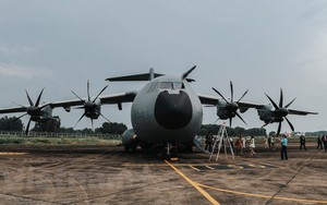 Trải nghiệm cùng máy bay quân sự Pháp trên bầu trời Hà Nội