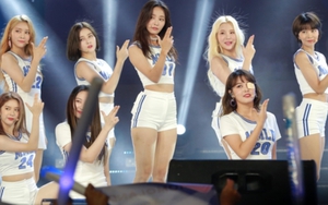 Monsta X, Momoland ‘thăng hoa’ trên sân khấu V Heartbeat Live