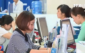 Khách hàng tự đến ngân hàng cập nhật số điện thoại