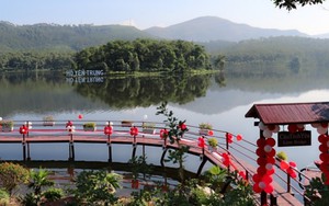 Hồ Yên Trung, Quảng Ninh hút khách trong ngày khai trương du lịch