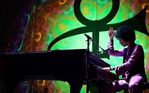 'Piano And A Microphone 1983' của Prince: Nghe một tài năng lớn lao trải lòng