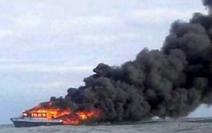 Cháy và chìm phà chở 147 người ở miền Trung Indonesia