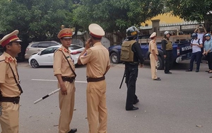 Vây bắt đối tượng mang lựu đạn cố thủ trong nhà tại Nghệ An